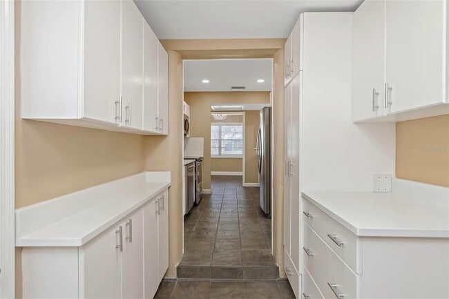 Building Photo - 4622 W El Prado Blvd