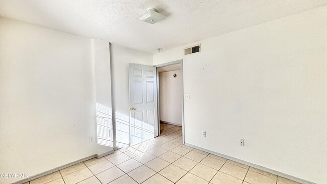 Building Photo - 2717 Idalia Ave