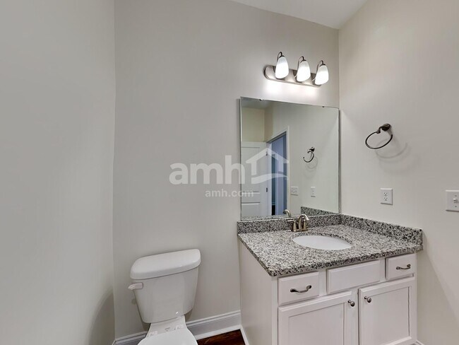 Building Photo - 226 Swan Dr