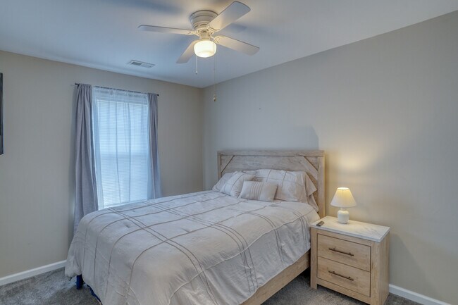 Building Photo - Fairfield Townhome