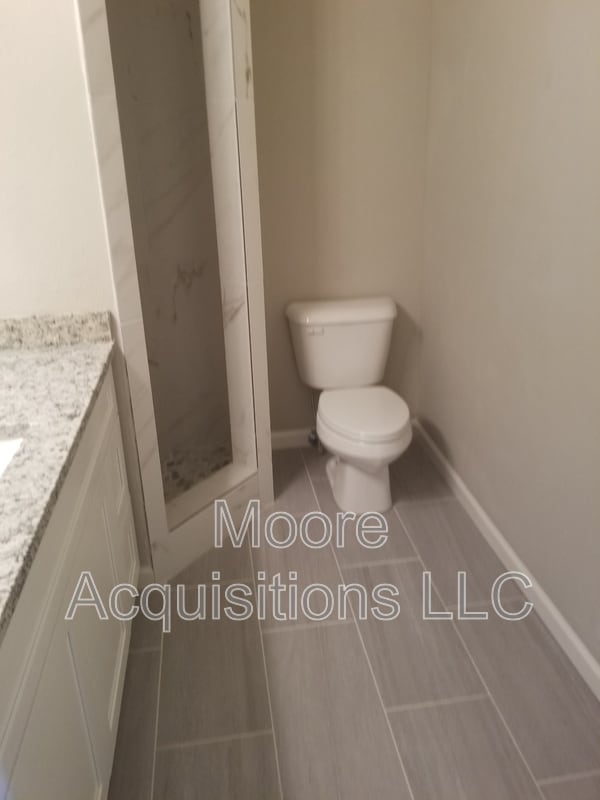 Building Photo - 1833 Skyline Dr