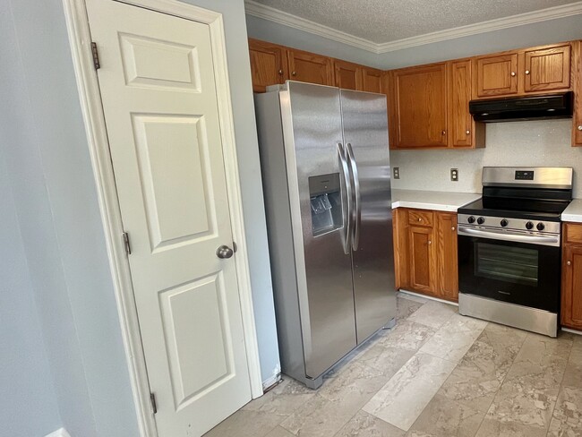 Building Photo - 228 Northview Dr