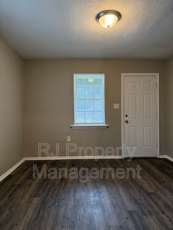 Building Photo - 2365 Dexter Ave