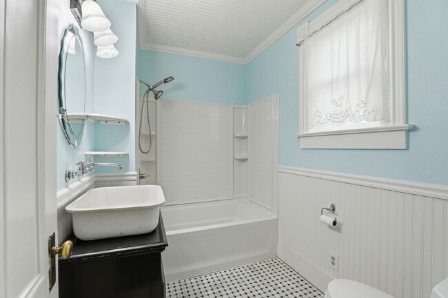 Building Photo - 482 South St