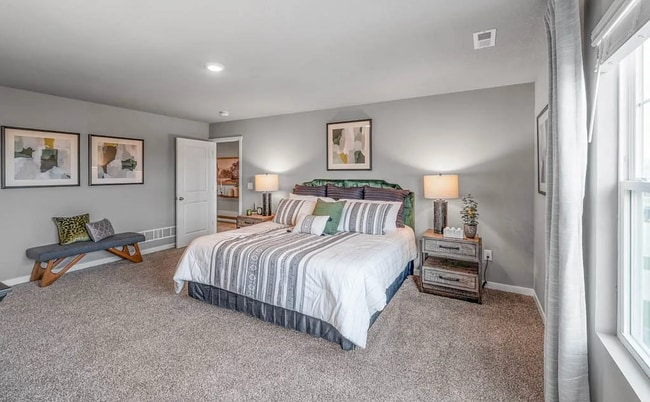 Building Photo - 2569 SE Hawkins Ave