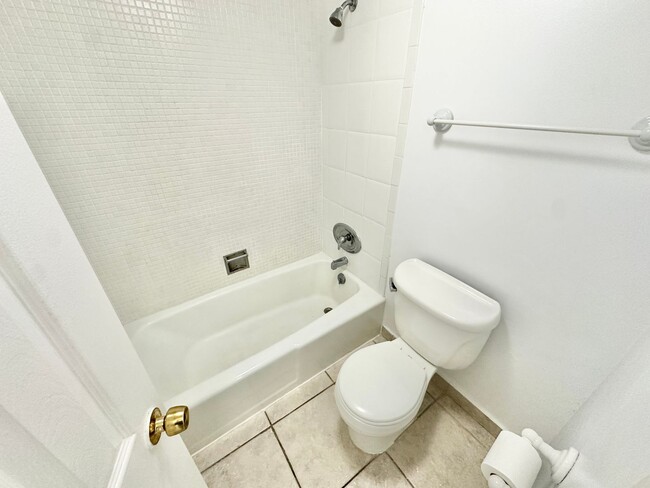 Building Photo - Amazing location: Close to Lincoln & the beaches: 1bed/1bath at the iconic Decoplage: available n...