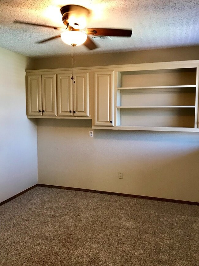 Building Photo - Beautiful Rental in Summerfield