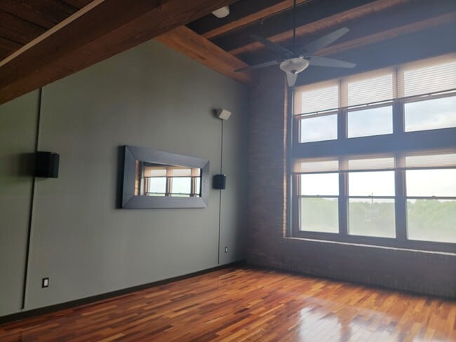 Building Photo - 1545 Arboretum Dr