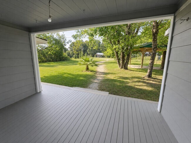 Building Photo - 227 Live Oak Ln