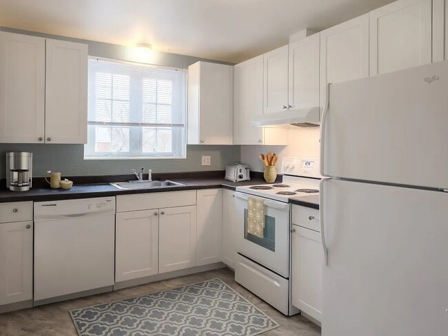 Building Photo - 8 Captain Parker Arms