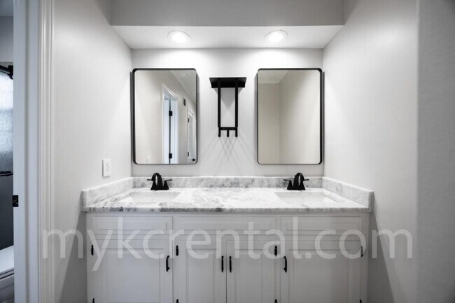 Building Photo - 12012 Ensley Ln