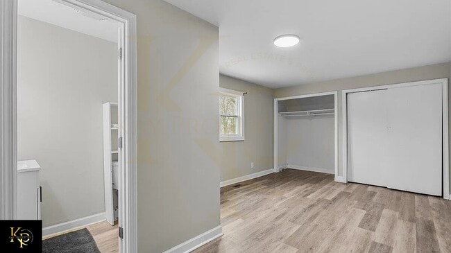 Building Photo - 605 Apple St