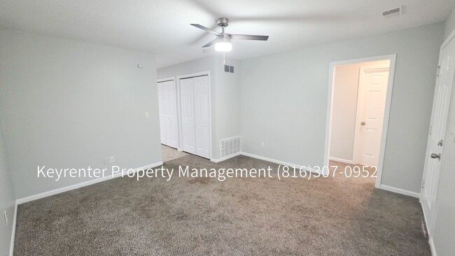 Building Photo - 4 Bedroom 2 Bath