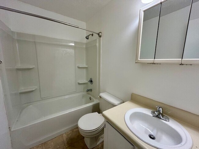 Building Photo - Charming 3-Bedroom Ranch on Quiet Cul-de-S...