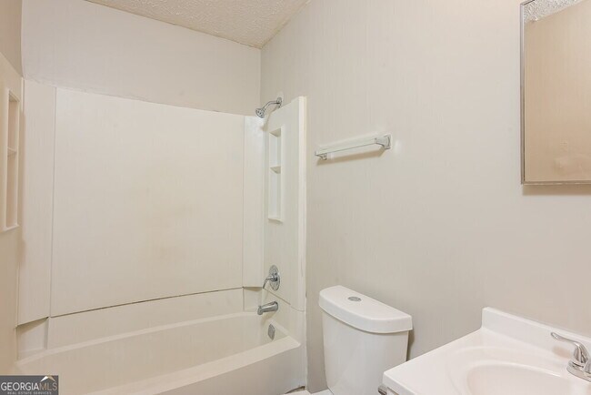 Building Photo - 6052 Creekford Dr