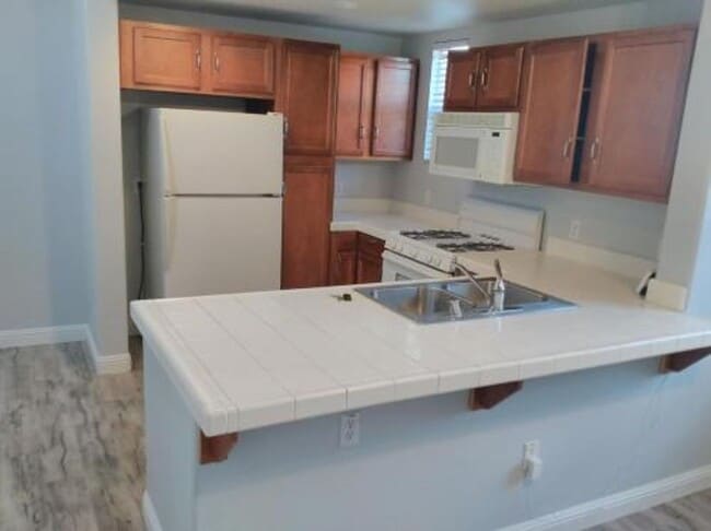 Building Photo - ADORABLE WESTLAKE VILLAS 2 BEDROOM (PLEASE READ ENTIRE AD FOR SHOWINGS)!