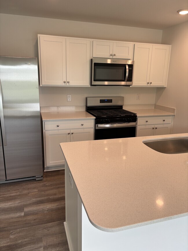 Building Photo - 45 Red Clover Dr