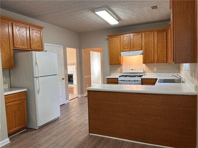 Building Photo - 305 Hulan Way
