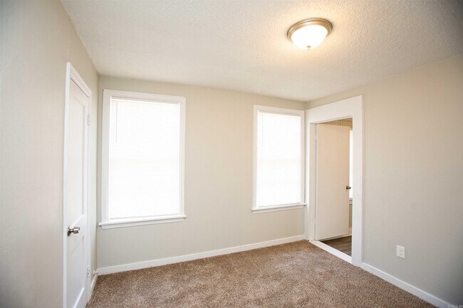Building Photo - 2309 S Tyler St
