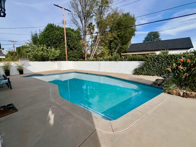 Building Photo - 6666 Sedan Ave