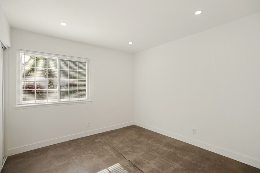 Building Photo - 8300 Sedan Ave