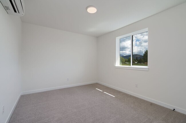 Building Photo - 649 Bucko Ave