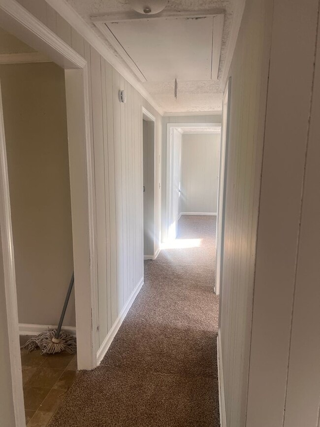 Building Photo - Three Bedroom One Bath