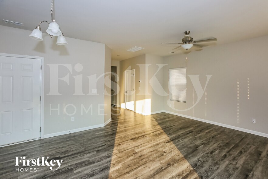 Building Photo - 9613 Hamel St