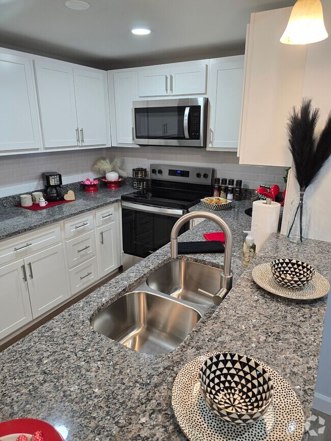 Building Photo - Beautifully renovated TWO-bedroom Condo on...