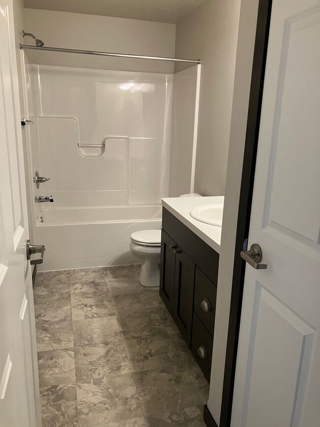 Building Photo - 4 Bed 3 Bath Single Family Home