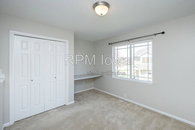 Building Photo - 1108 NE 7th Ln