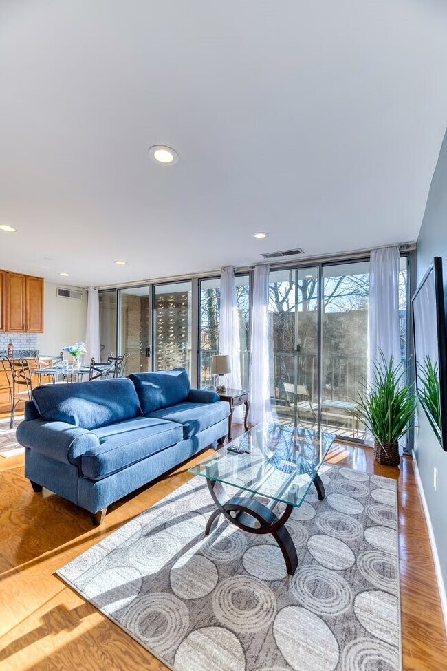 Building Photo - 4420 Briarwood Ct N