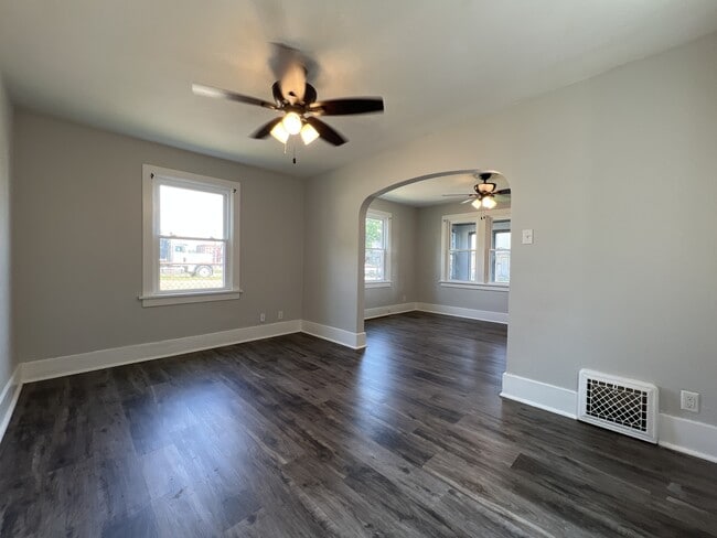 Building Photo - 1227 Elm St