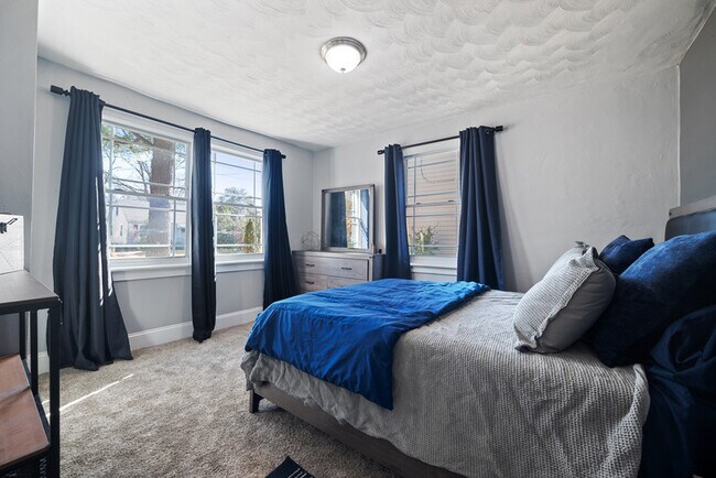 Building Photo - 3221 Locust Ave