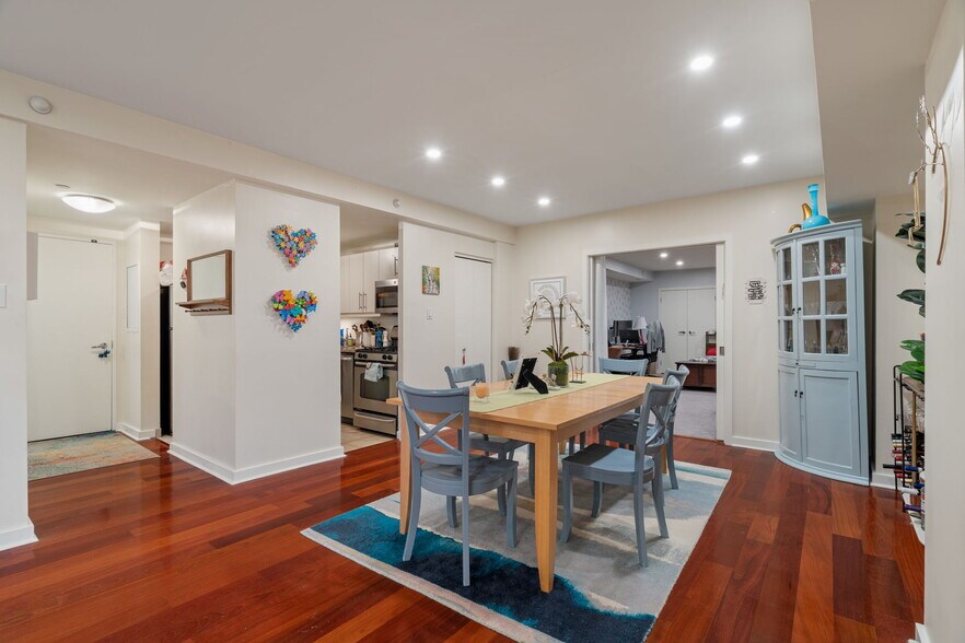 Building Photo - 225 S 18th St