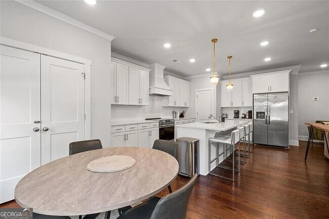 Building Photo - 813 Coleman St SW