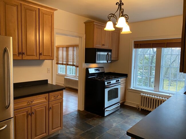 Building Photo - 551 Hill Terrace