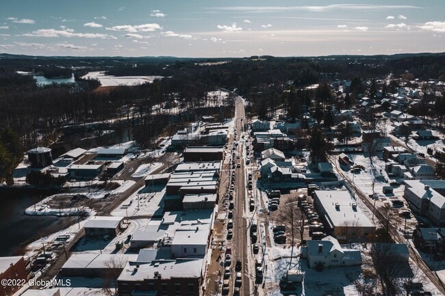 Building Photo - 140 Broad St