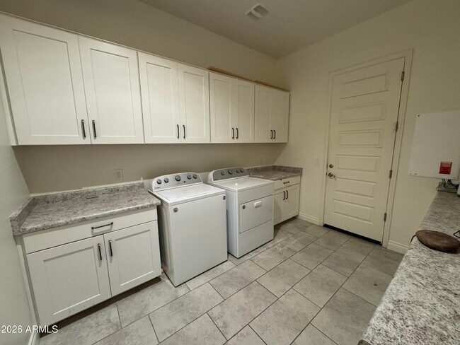 Building Photo - 5221 S Excimer