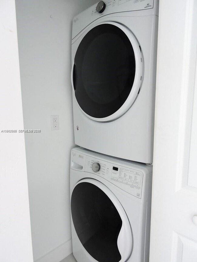 Building Photo - 3323 SW 87th Pl