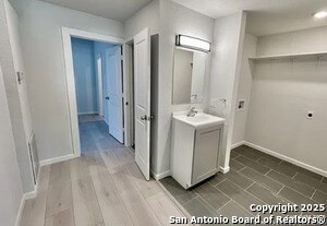 Building Photo - 131 Los Arboles