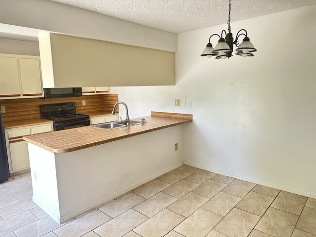 Building Photo - 2906 Pecan Ave