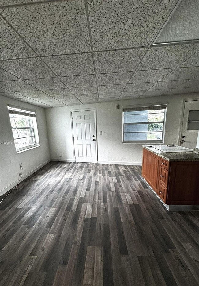 Primary Photo - 1610 NW N River Dr