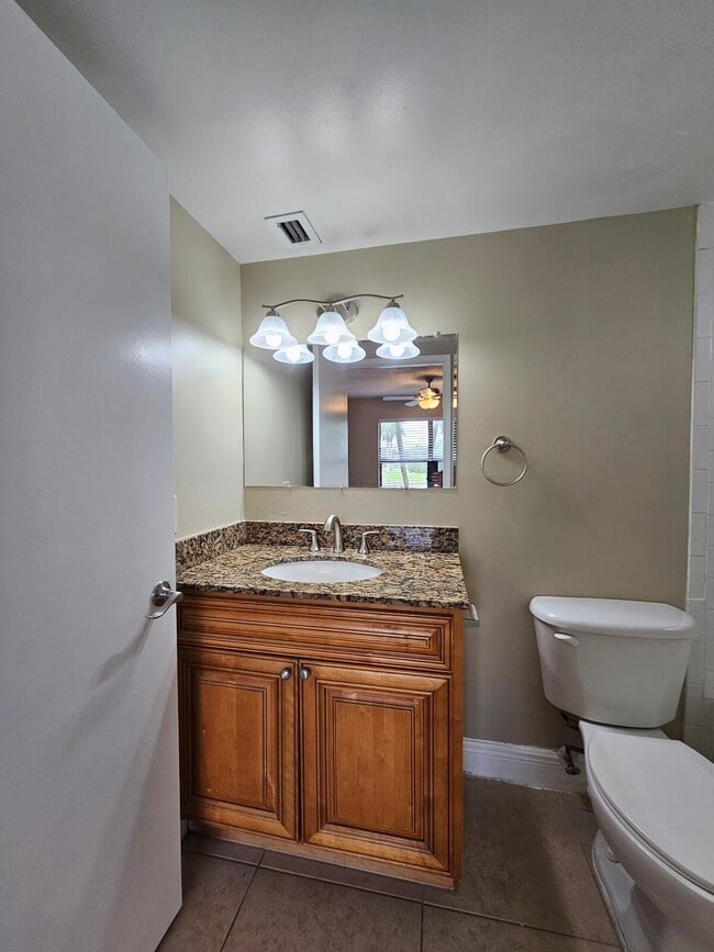 Building Photo - 1523 Lake Crystal Dr