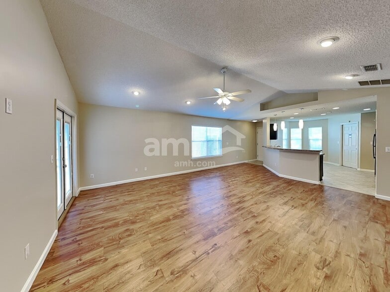 Building Photo - 3139 Wavering Ln