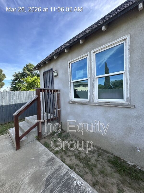 Building Photo - 240 E Hanford Armona Rd