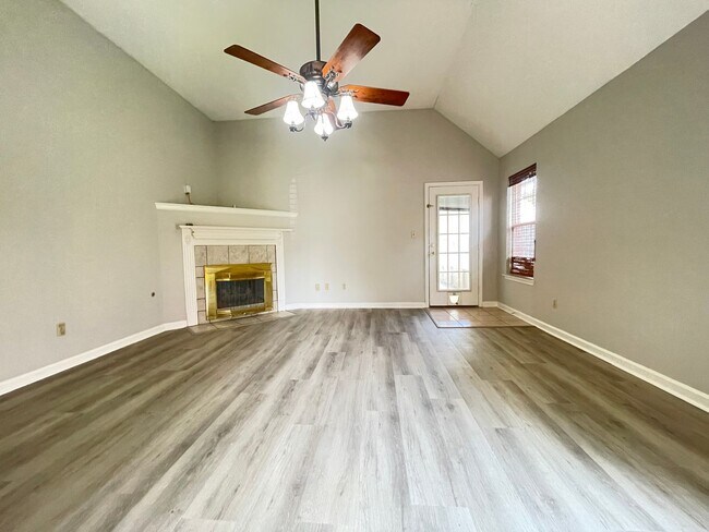 Building Photo - 5884 Alexandria Ln