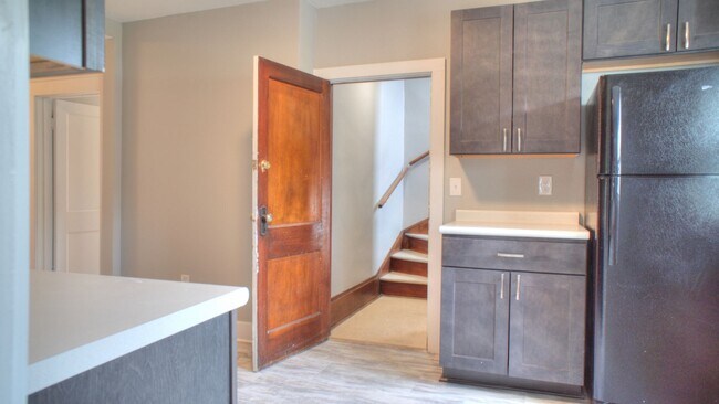 Building Photo - 2865 N Frederick Ave