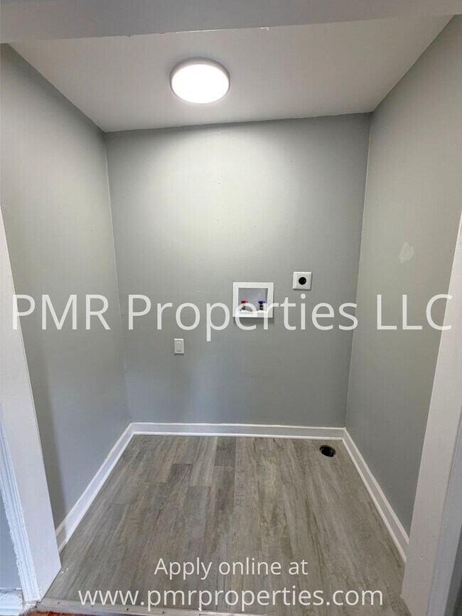 Building Photo - 2529 S 13th St