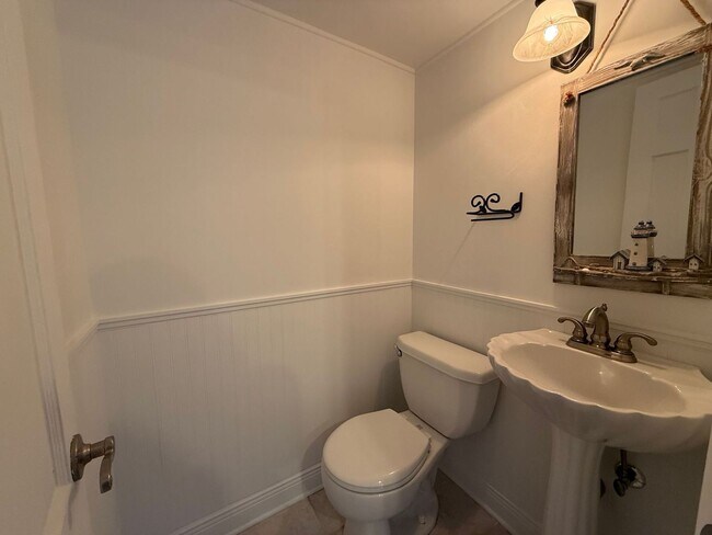 Building Photo - 905 Poinciana Dr